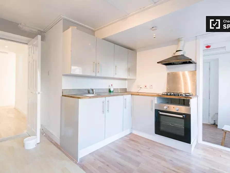 Immagine 6 di Appartamento in affitto  in Heathfield Park Drive a Barking