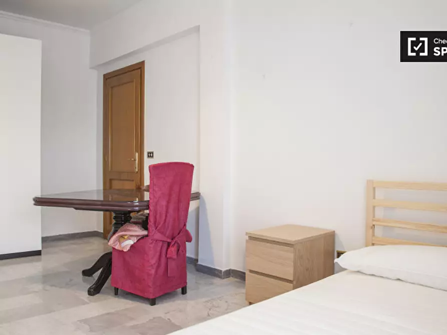 Immagine 5 di Camera condivisa in affitto  in Via Sestio Menas a Roma