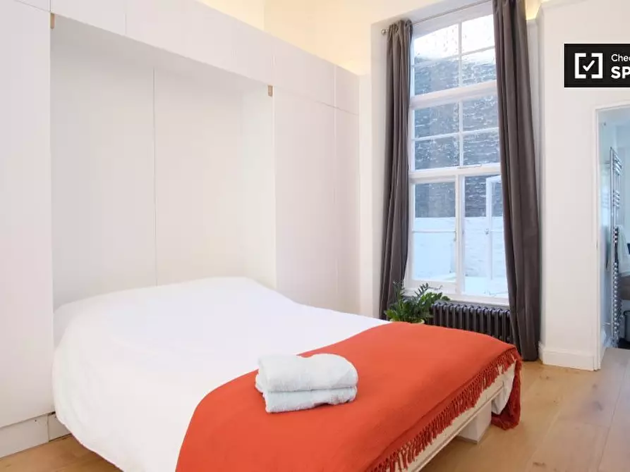 Immagine 10 di Appartamento in affitto  in Campden Hill Gardens, Kensington, London W8 7AY, UK a Kensington