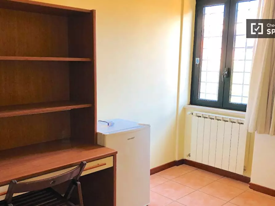 Immagine 2 di Camera condivisa in affitto  in Via Alessandro Brisse a Roma