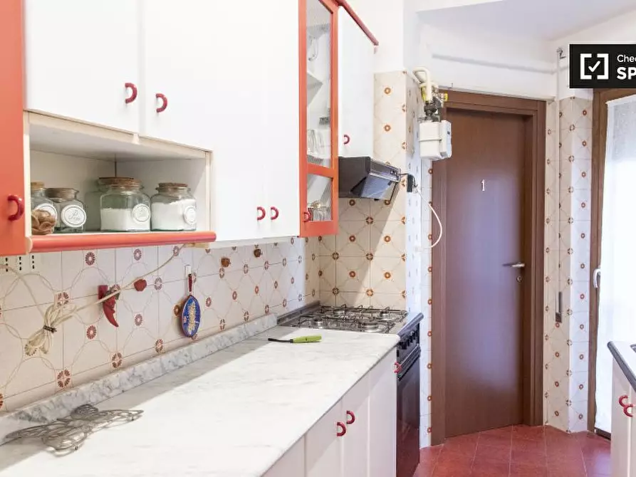 Immagine 15 di Camera condivisa in affitto  in Via Nomentana a Roma