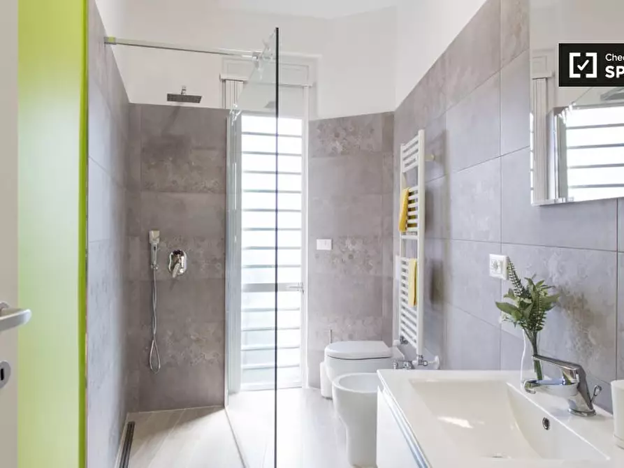 Immagine 15 di Camera condivisa in affitto  in Piazzale Siena a Milano