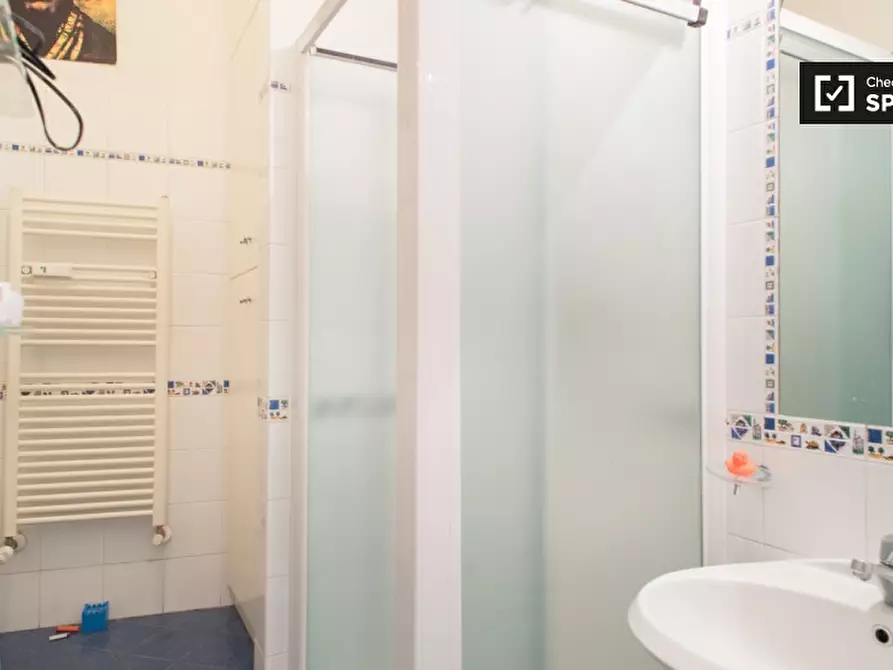 Immagine 13 di Camera condivisa in affitto  in Via Montebuono a Roma