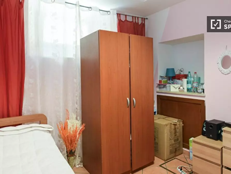 Immagine 3 di Camera condivisa in affitto  in Via Alessandro Brisse a Roma