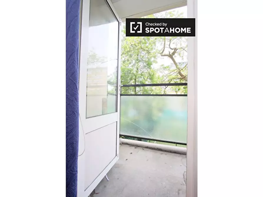 Immagine 6 di Camera condivisa in affitto  in CHURCHILL GARDENS a 