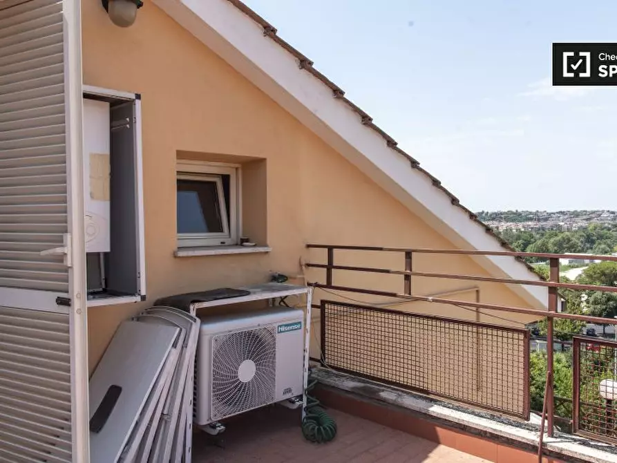 Immagine 10 di Appartamento in affitto  in Via Novacella a Roma