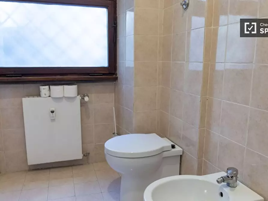 Immagine 9 di Camera condivisa in affitto  in Via Giuseppe Lorenzoni a Roma
