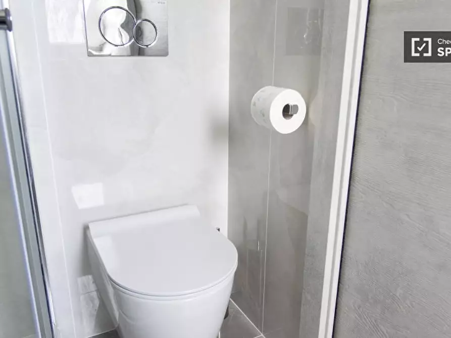 Immagine 10 di Camera condivisa in affitto  in Via del Casale Sansoni a Roma