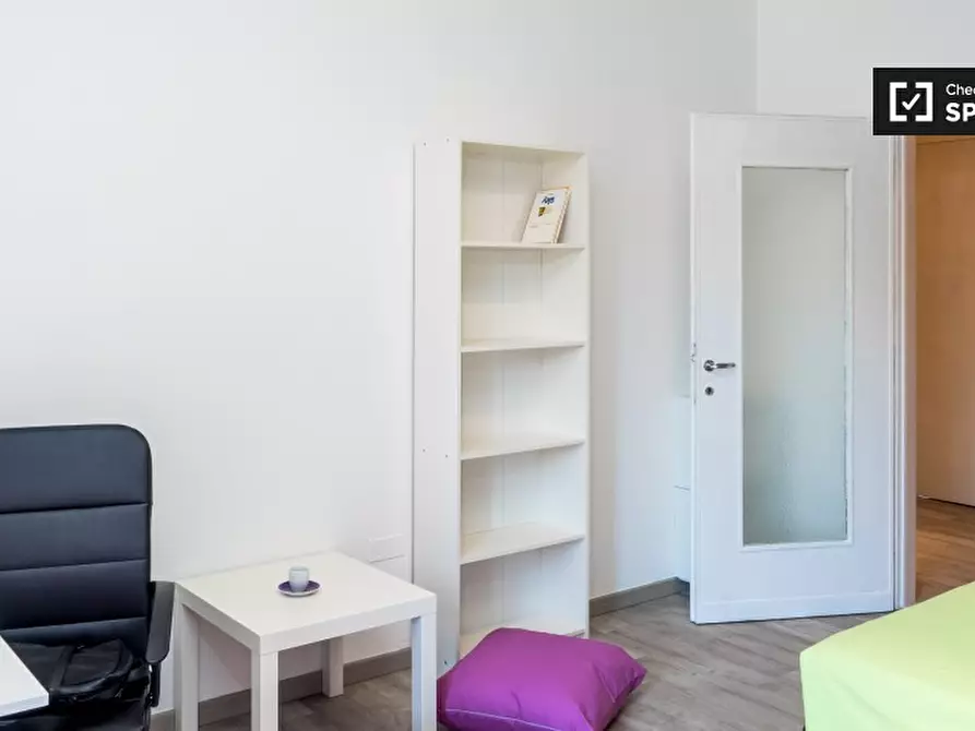 Immagine 10 di Camera condivisa in affitto  in Via Longarone a Milano