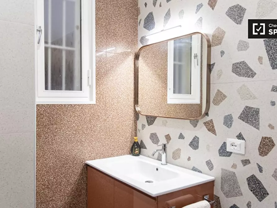 Immagine 19 di Camera condivisa in affitto  in Via Lima a Roma