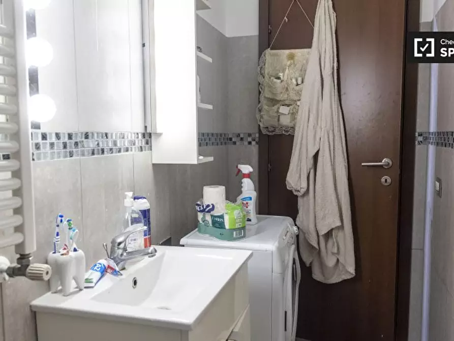 Immagine 7 di Camera condivisa in affitto  in Via Grottaferrata a Roma