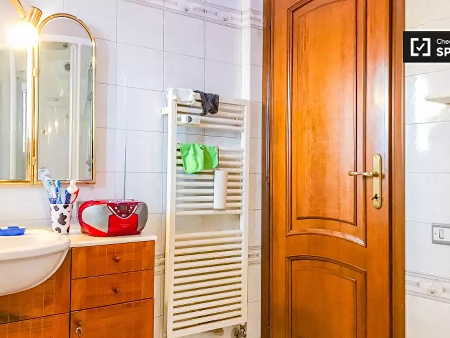 Immagine 11 di Camera condivisa in affitto  in Via Giuseppe Berneri a Roma