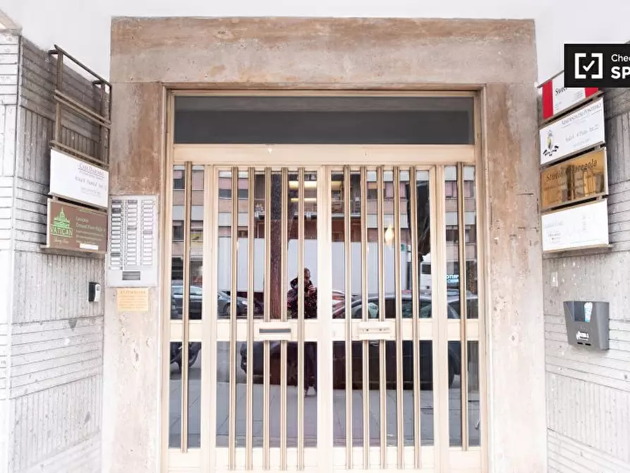 Immagine 17 di Camera condivisa in affitto  in Via Gregorio VII a Roma