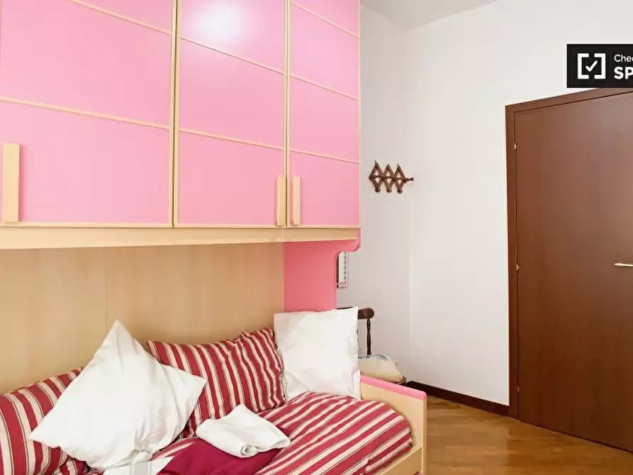 Immagine 2 di Camera condivisa in affitto  in Via Renzo da Ceri, 00176 Roma RM, Italy a Roma