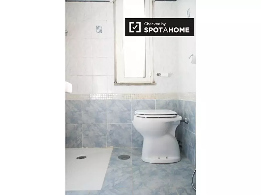 Immagine 14 di Appartamento in affitto  in Via Grottaferrata a Roma