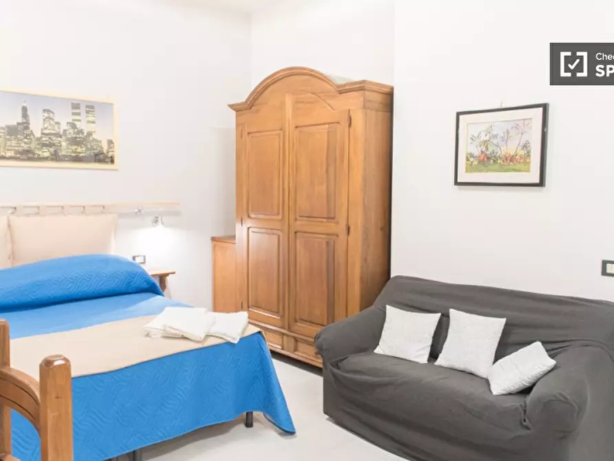 Immagine 3 di Camera condivisa in affitto  in Via Colle dei Pini a Roma