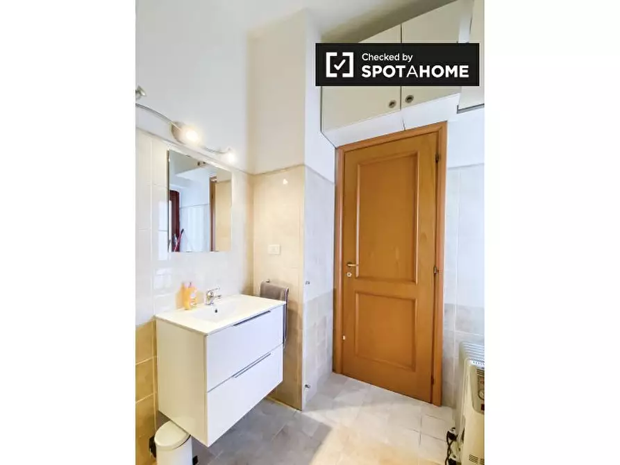 Immagine 15 di Appartamento in affitto  in Via Bogliasco a Roma