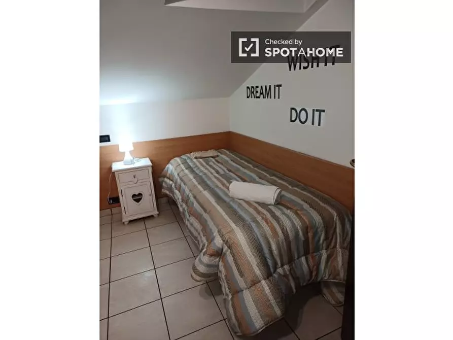 Immagine 2 di Camera condivisa in affitto  in Via Fraconalto a Roma