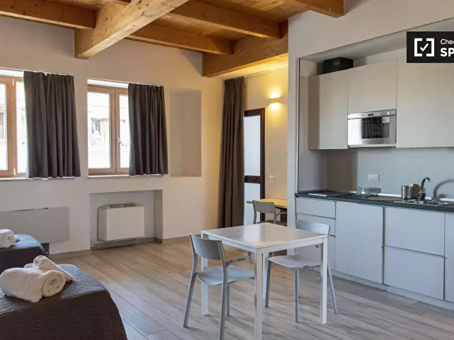 Immagine 1 di Appartamento in affitto  in Via di Acqua Bullicante a Roma