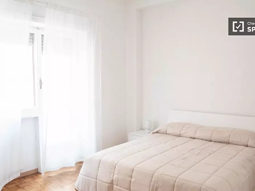 Immagine 1 di Camera condivisa in affitto  in Via Emilio Albertario a Roma
