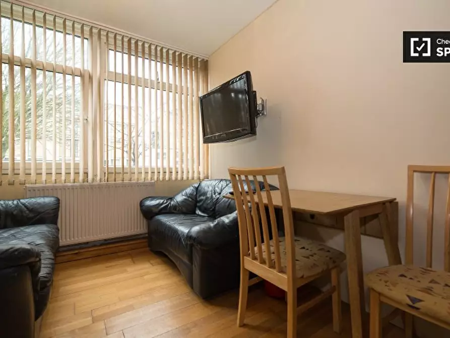 Immagine 4 di Camera condivisa in affitto  in Rayners Rd, London SW15 2AY, UK a Wandsworth