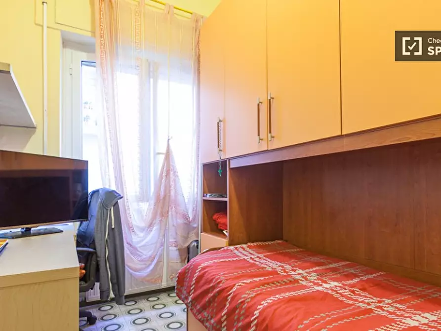 Immagine 7 di Camera condivisa in affitto  in Via Montefalco a Roma
