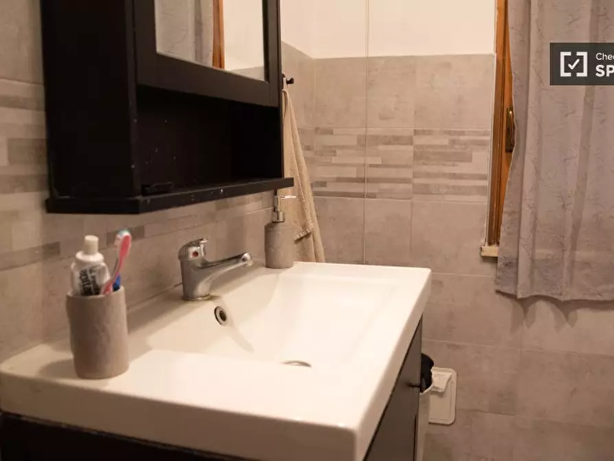Immagine 12 di Camera condivisa in affitto  in Via Libero Leonardi a Roma