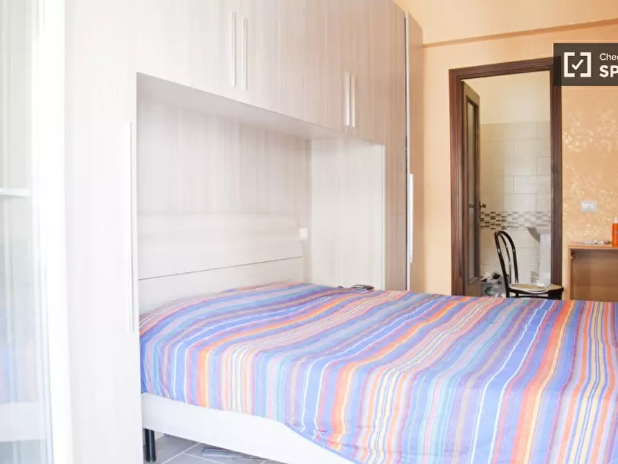 Immagine 2 di Camera condivisa in affitto  in Viale di Tor Marancia a Roma