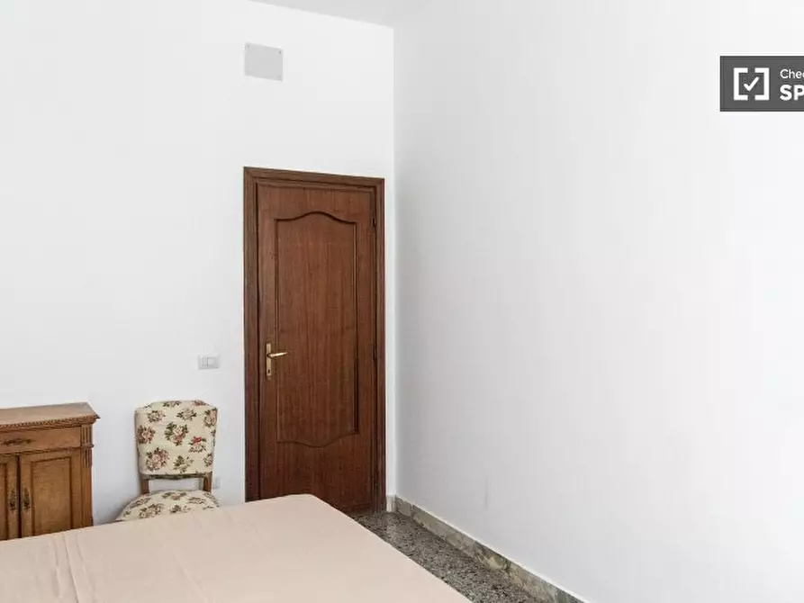 Immagine 4 di Camera condivisa in affitto  in Via Vetulonia a Roma