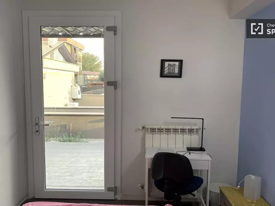 Immagine 3 di Camera condivisa in affitto  in Via di Carcaricola a Roma