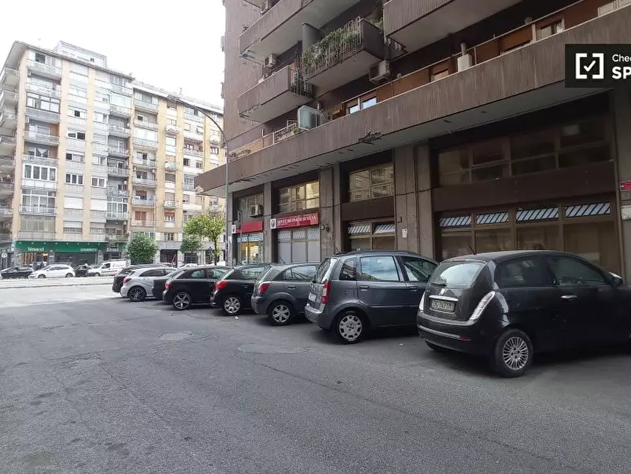 Immagine 5 di Camera condivisa in affitto  in Via Renato Simoni a Roma