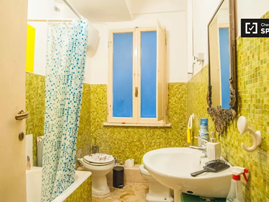 Immagine 11 di Camera condivisa in affitto  in Via Alba a Roma