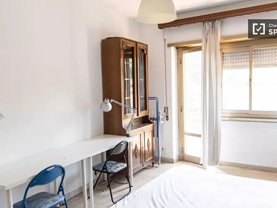 Immagine 4 di Camera condivisa in affitto  in Via Laurentina a Roma
