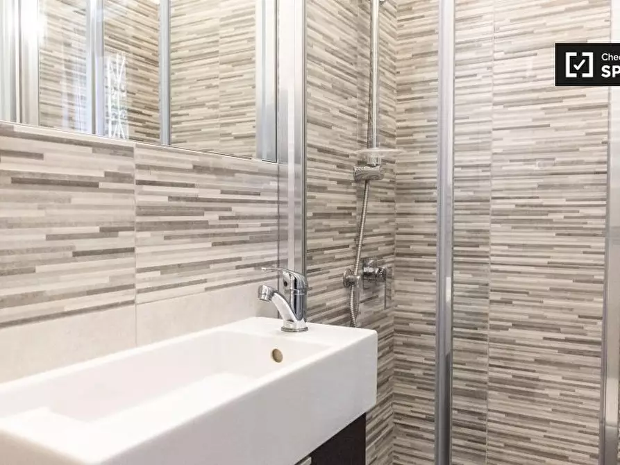 Immagine 13 di Camera condivisa in affitto  in Viale Parioli a Roma