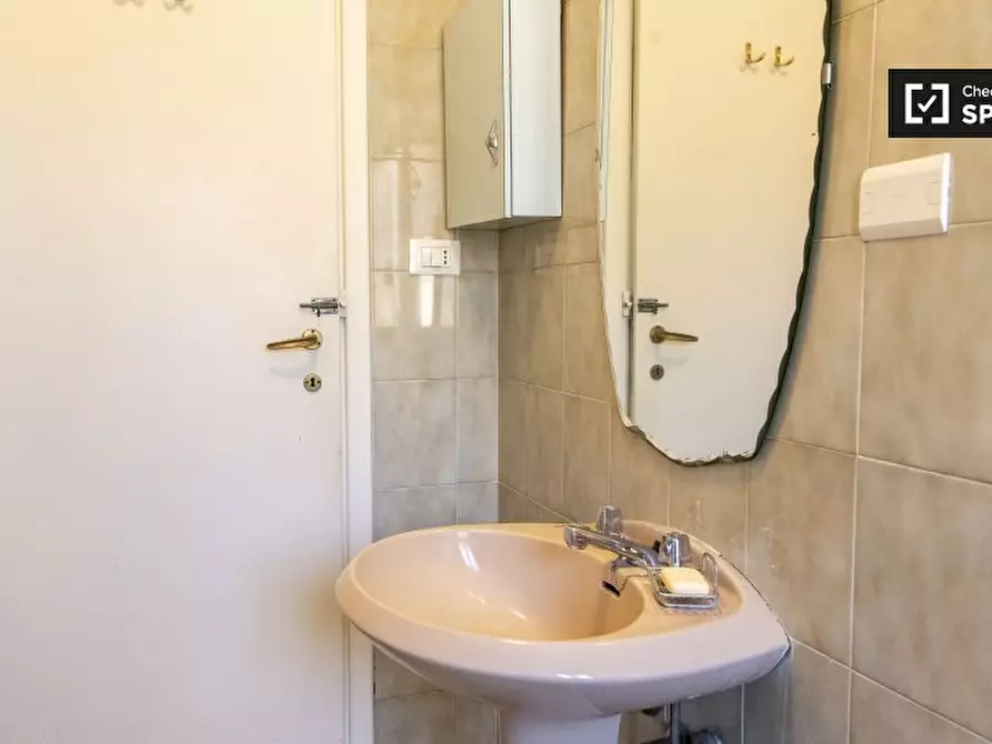 Immagine 8 di Camera condivisa in affitto  in Via di Grotta Perfetta a Roma