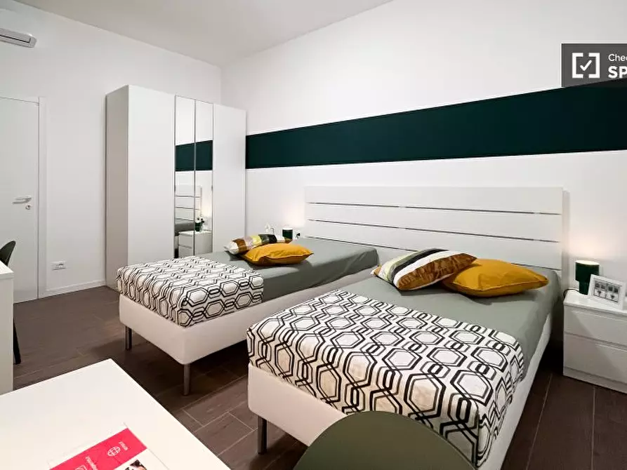 Immagine 5 di Camera condivisa in affitto  in Via Quadronno a Milano