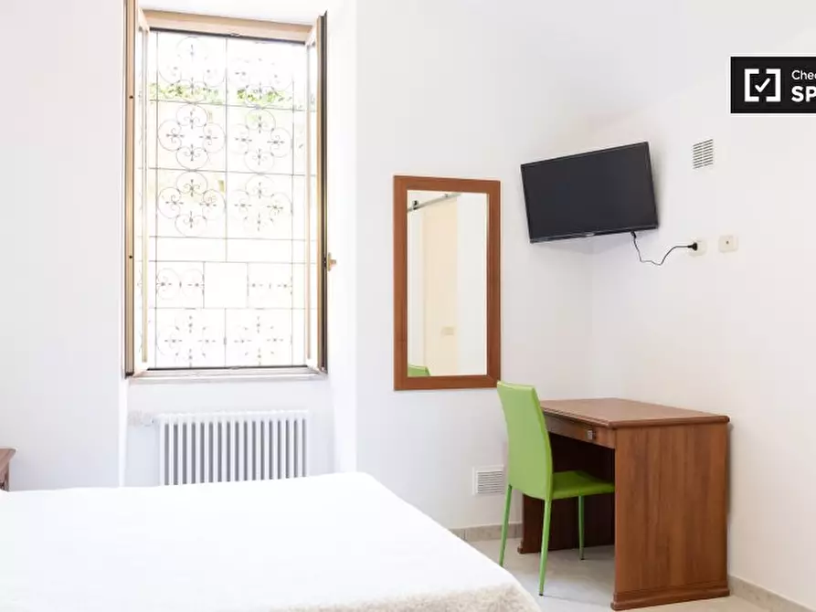 Immagine 4 di Camera condivisa in affitto  in Via dei Giovi a Roma