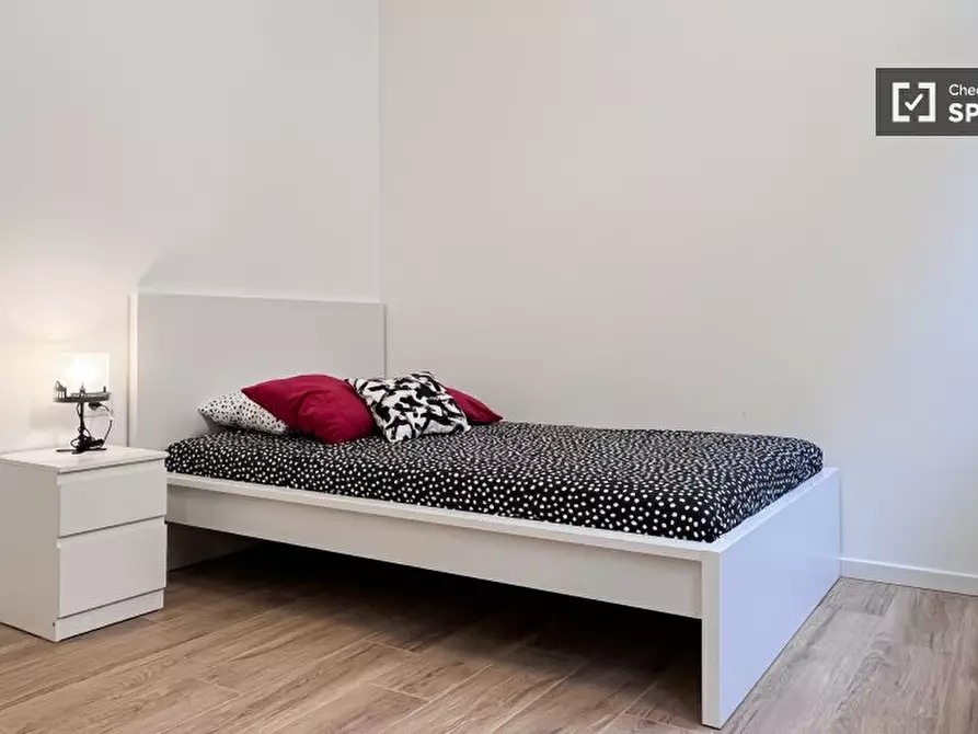 Immagine 18 di Camera condivisa in affitto  in Via Disciplini a Milano