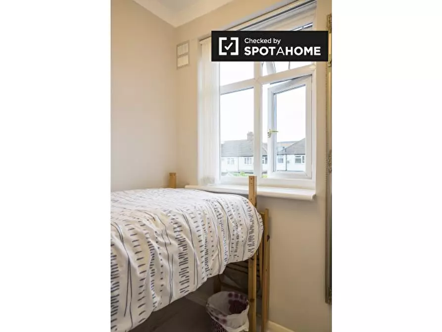 Immagine 3 di Camera condivisa in affitto  in Rochford Way a Croydon