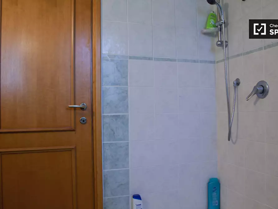 Immagine 9 di Camera condivisa in affitto  in Via Giulio Galli a Roma