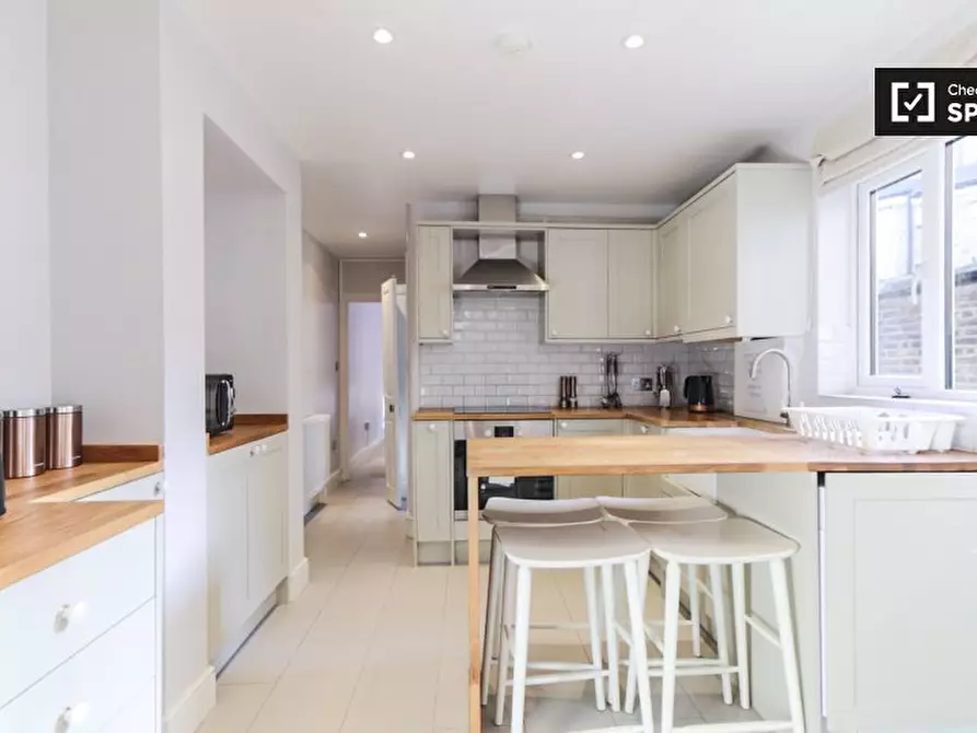 Immagine 2 di Appartamento in affitto  in a Queenstown Road a Lambeth