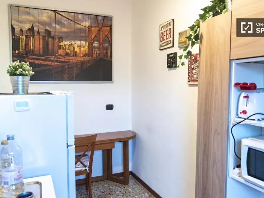 Immagine 11 di Appartamento in affitto  in Via degli Orti Variani a Roma