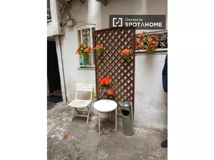 Immagine 8 di Ufficio in affitto  in Vico Storto Purgatorio Ad Arco a Napoli