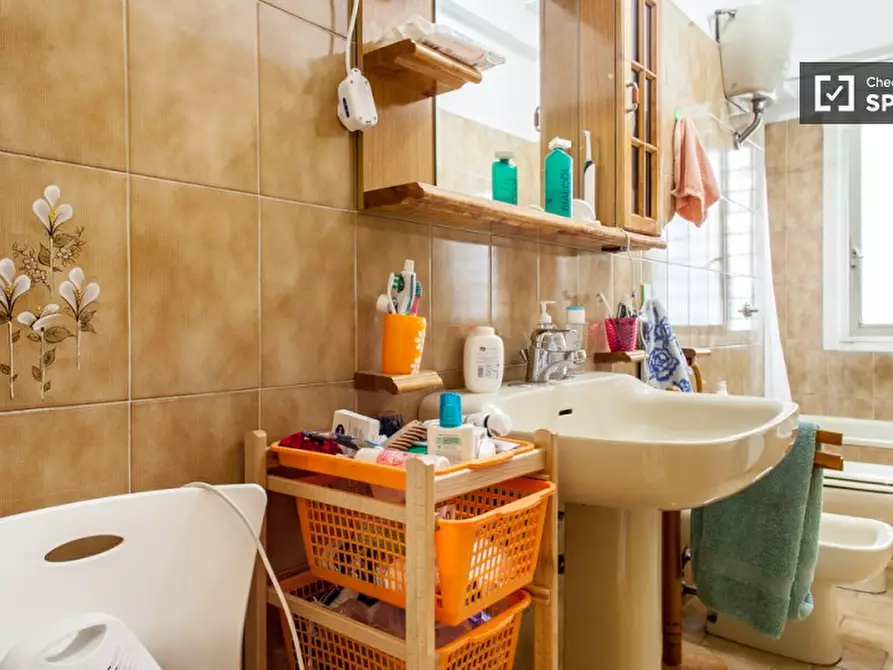 Immagine 12 di Camera condivisa in affitto  in Via Gaspare Gozzi a Roma