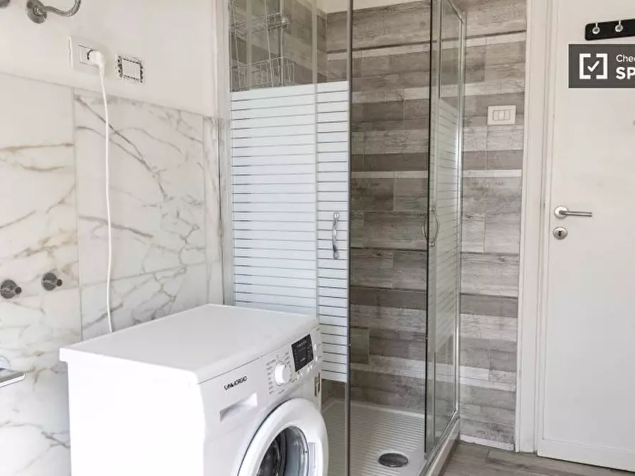 Immagine 16 di Camera condivisa in affitto  in Viale Libia a Roma