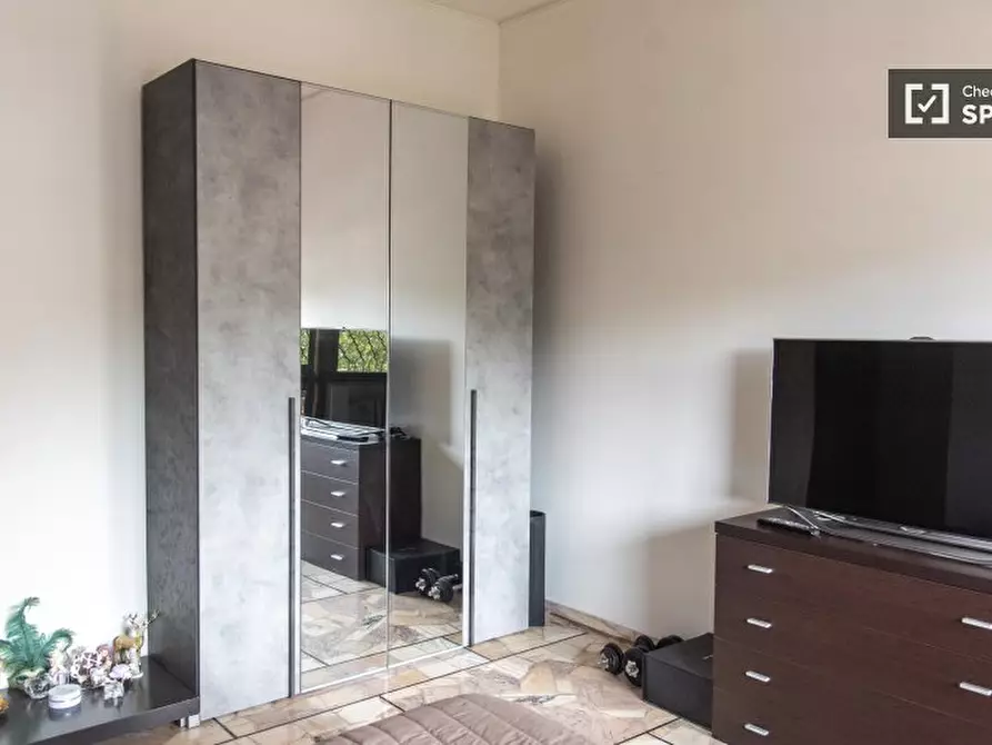 Immagine 2 di Camera condivisa in affitto  in Via Mattia Battistini a Roma