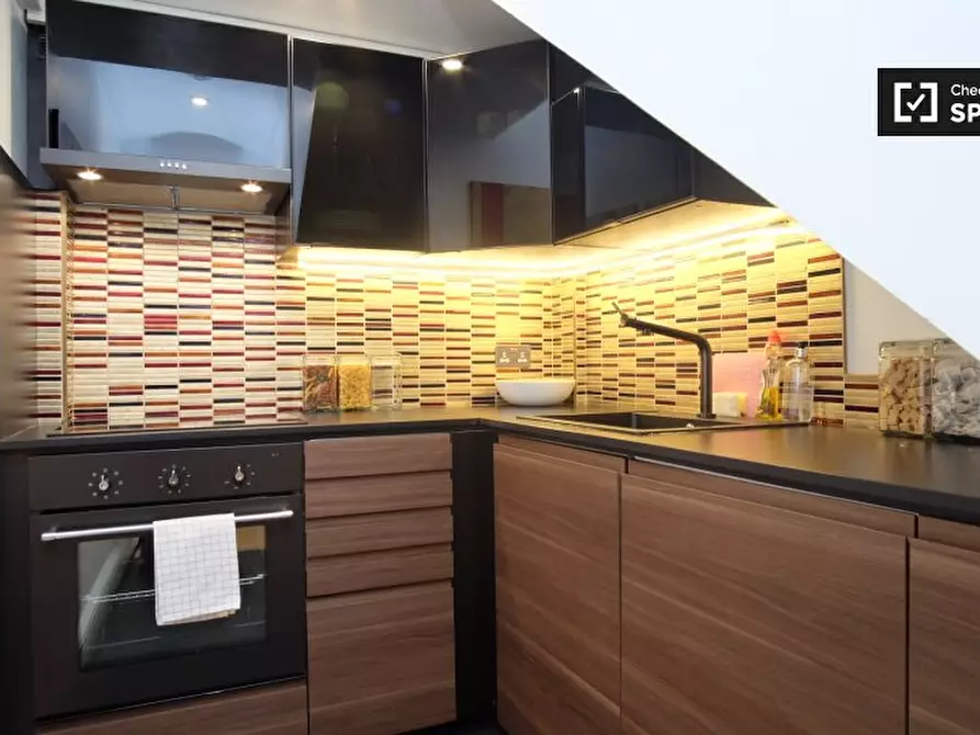 Immagine 6 di Appartamento in affitto  in Campden Hill Gardens, Kensington, London W8 7AY, UK a Kensington