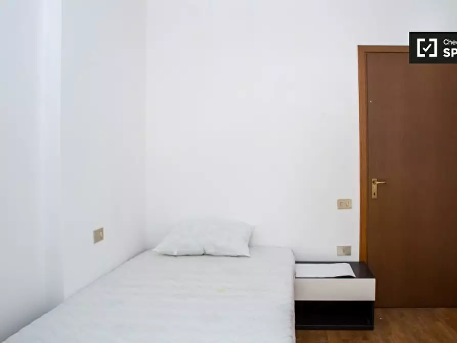 Immagine 1 di Camera condivisa in affitto  in Via Nicola Romeo a Milano