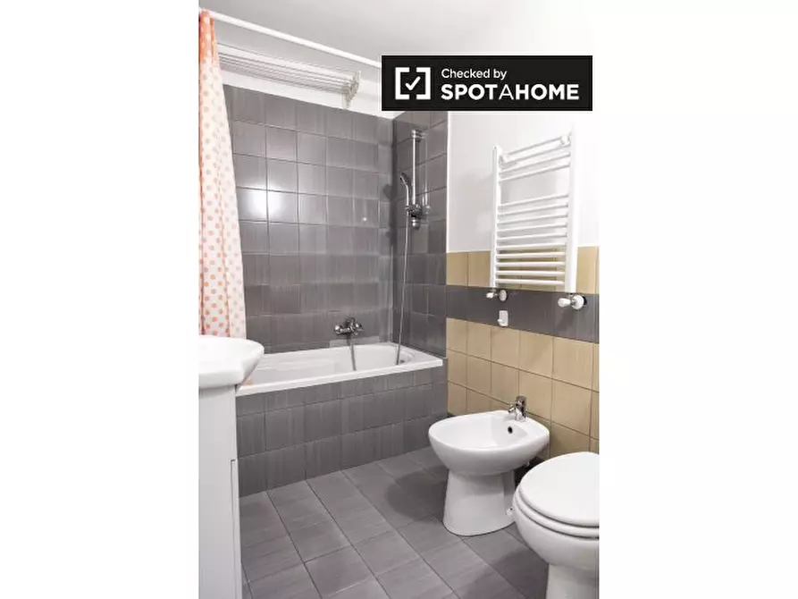 Immagine 11 di Camera condivisa in affitto  in Viale Regina Margherita a Roma