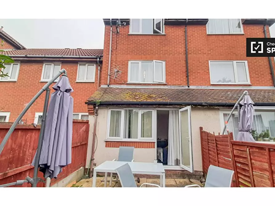 Immagine 13 di Appartamento in affitto  in Goldfinch Rd a Eltham